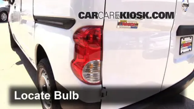 2015 Nissan NV200 SV 2.0L 4 Cyl. Éclairage Feux de marche arrière (remplacer une ampoule)